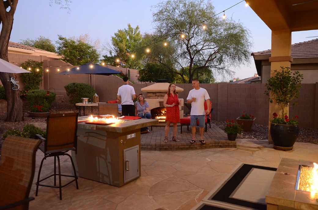 Entertainer Outdoor Fire Pit Table – 6 Ft with Fire Glass